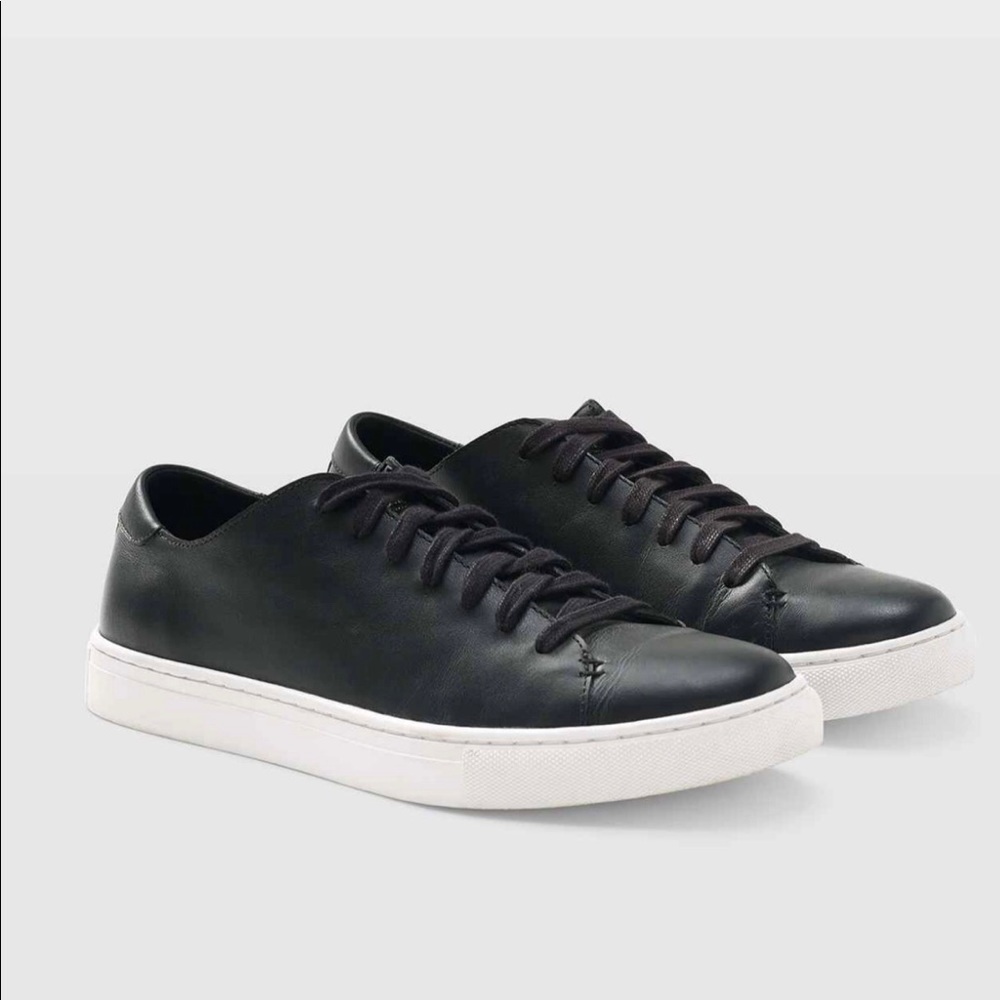 Club Monaco Leather Sneaker / Black
